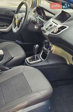 Хэтчбек Ford Fiesta 2011 в 