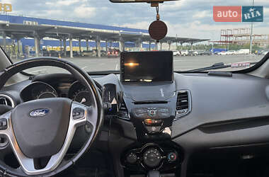 Хэтчбек Ford Fiesta 2016 в 