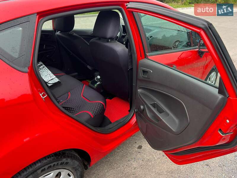 Хэтчбек Ford Fiesta 2013 в Сарнах