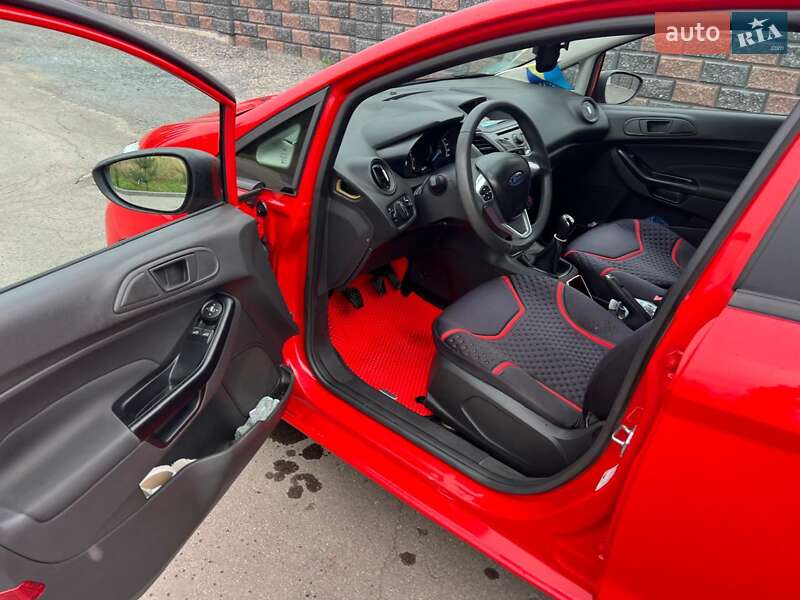 Хэтчбек Ford Fiesta 2013 в Сарнах