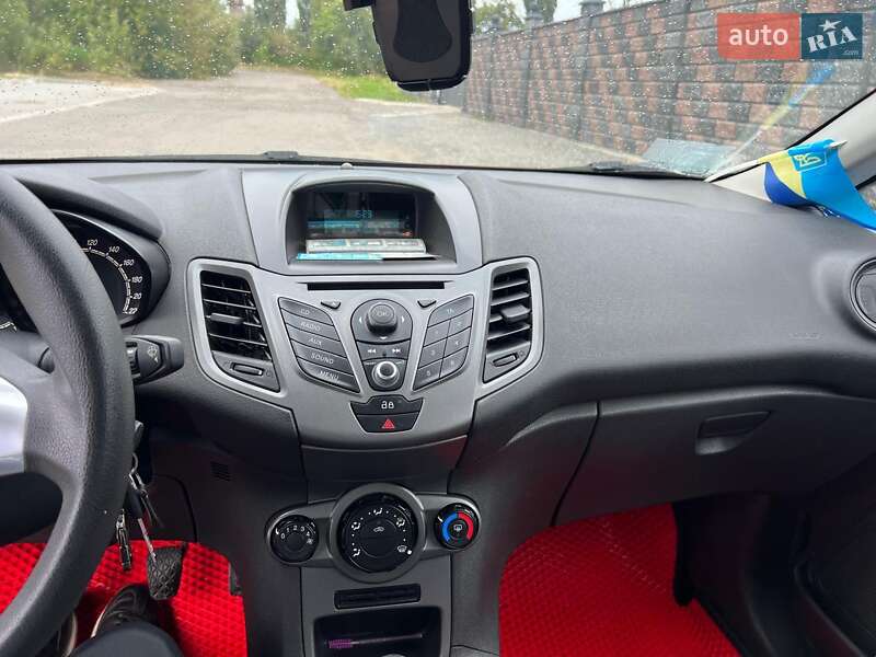 Хэтчбек Ford Fiesta 2013 в Сарнах