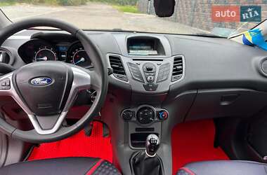 Хетчбек Ford Fiesta 2013 в 