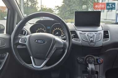 Хэтчбек Ford Fiesta 2016 в 