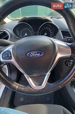 Хэтчбек Ford Fiesta 2013 в 