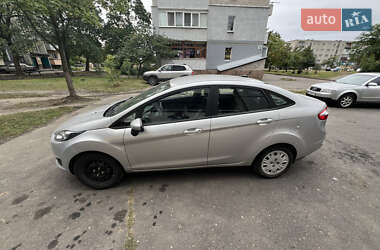 Седан Ford Fiesta 2015 в 