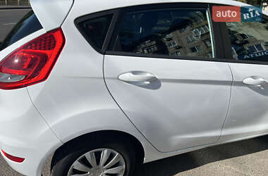 Хэтчбек Ford Fiesta 2012 в 