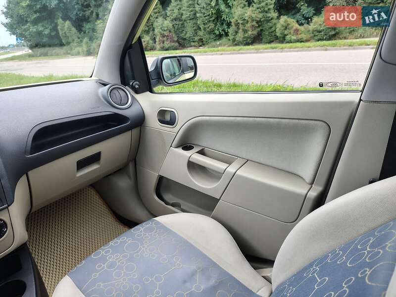 Хэтчбек Ford Fiesta 2007 в Львове