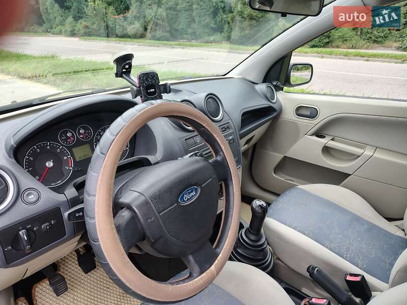 Хэтчбек Ford Fiesta 2007 в Львове