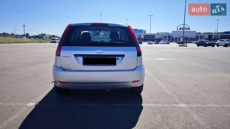 Хэтчбек Ford Fiesta 2004 в Киеве