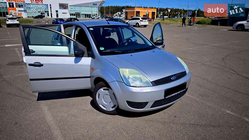 Хэтчбек Ford Fiesta 2004 в Киеве