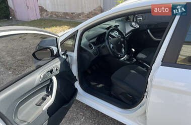 Хэтчбек Ford Fiesta 2011 в 