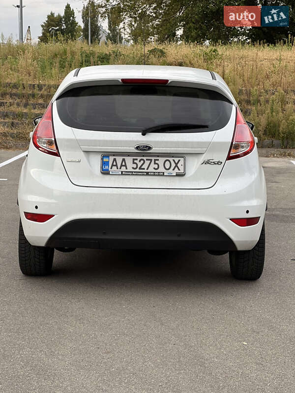 Хэтчбек Ford Fiesta 2015 в Киеве