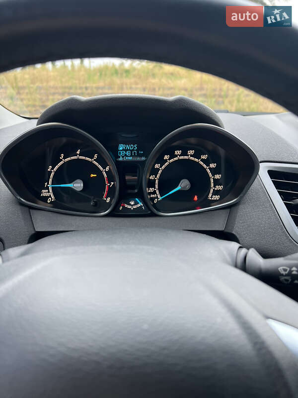 Хэтчбек Ford Fiesta 2015 в Киеве