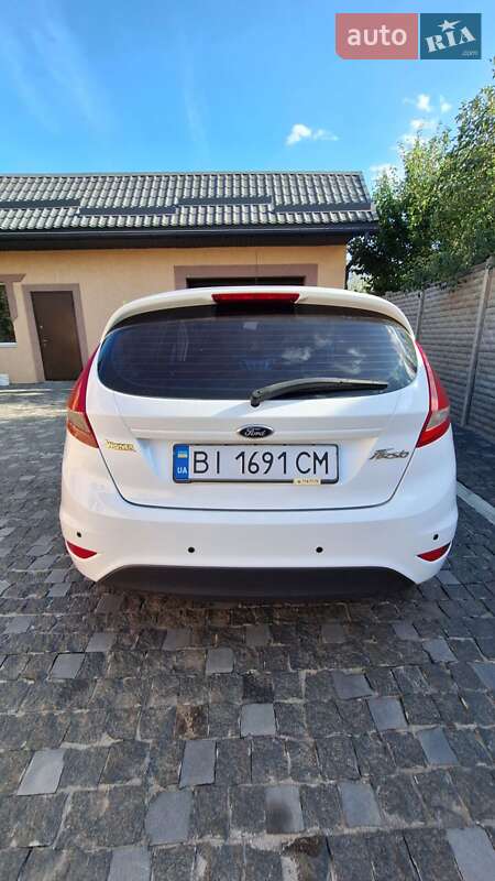 Хэтчбек Ford Fiesta 2012 в Краснограде