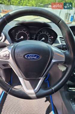 Хетчбек Ford Fiesta 2013 в 