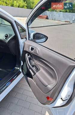 Хетчбек Ford Fiesta 2013 в 
