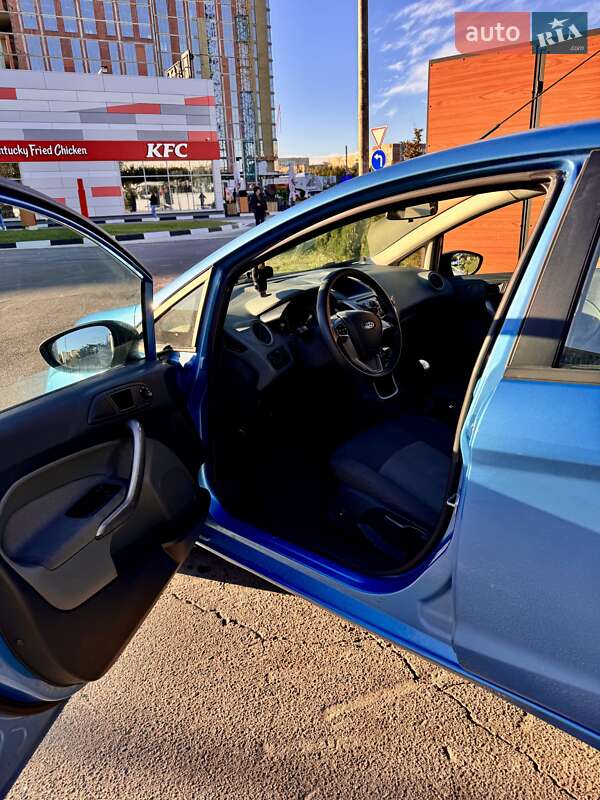 Хэтчбек Ford Fiesta 2011 в Львове