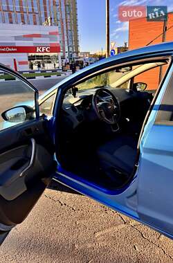 Хэтчбек Ford Fiesta 2011 в 