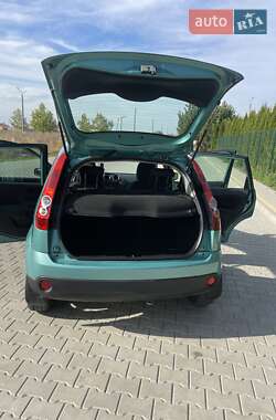 Хэтчбек Ford Fiesta 2006 в 