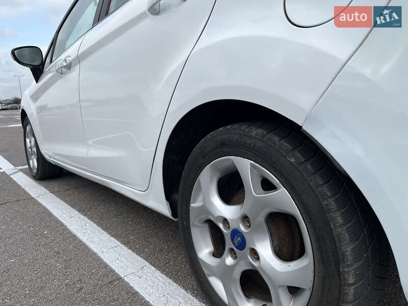 Хэтчбек Ford Fiesta 2011 в Пустомытах