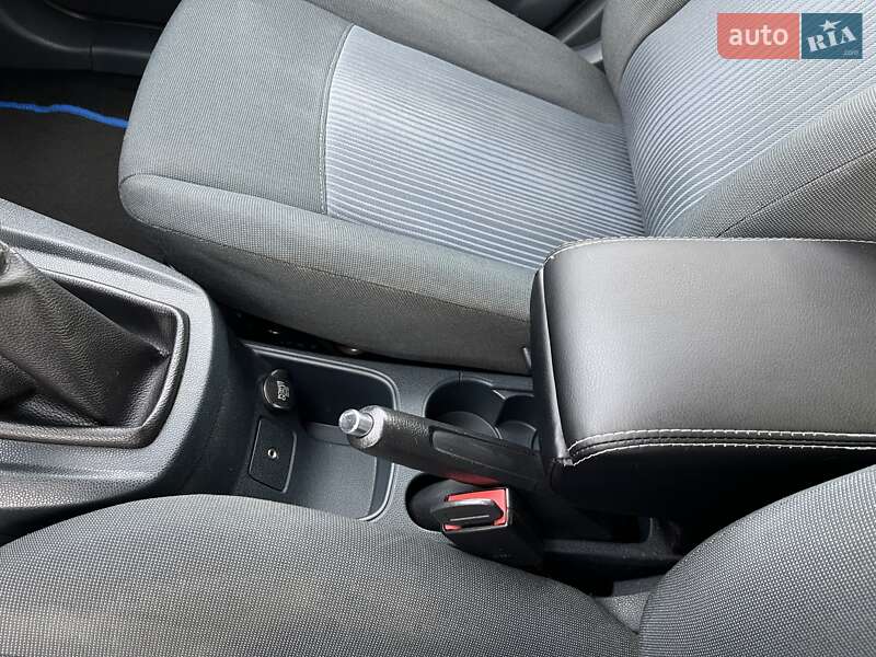 Хэтчбек Ford Fiesta 2011 в Пустомытах