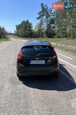 Хэтчбек Ford Fiesta 2010 в 