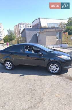 Седан Ford Fiesta 2015 в 