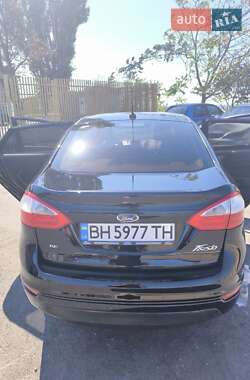 Седан Ford Fiesta 2015 в 