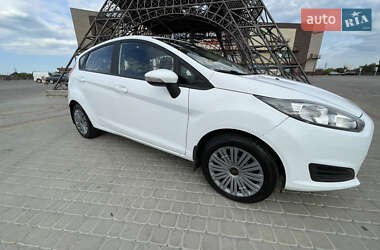 Хэтчбек Ford Fiesta 2016 в 