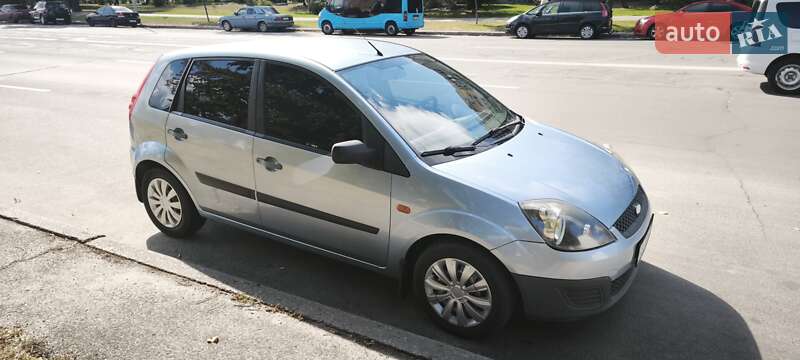 Хэтчбек Ford Fiesta 2006 в Киеве