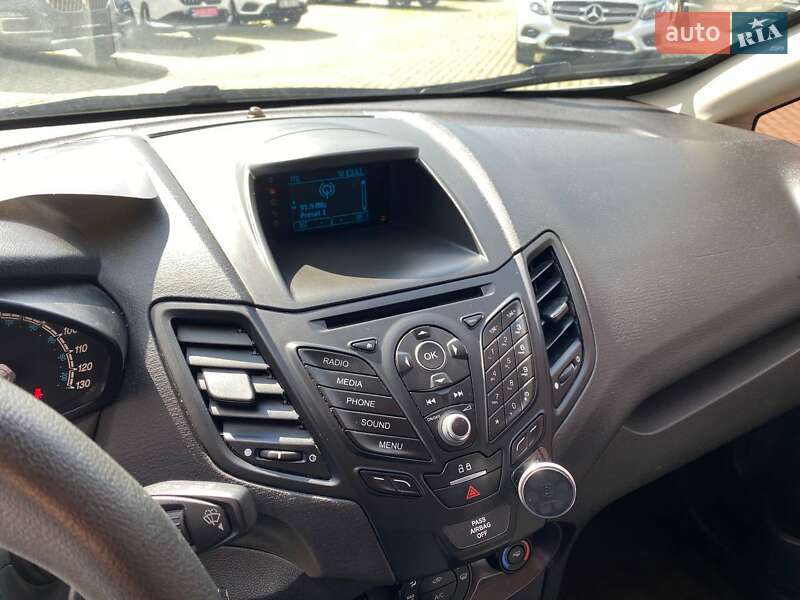 Хэтчбек Ford Fiesta 2015 в Львове