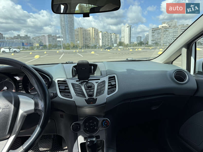 Хэтчбек Ford Fiesta 2011 в Киеве