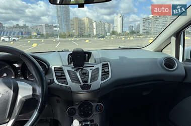 Хэтчбек Ford Fiesta 2011 в 