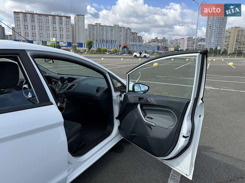 Хэтчбек Ford Fiesta 2011 в Киеве