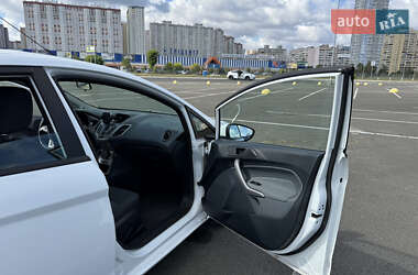 Хэтчбек Ford Fiesta 2011 в 