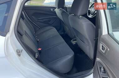 Хэтчбек Ford Fiesta 2016 в 