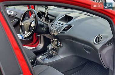 Хэтчбек Ford Fiesta 2016 в 