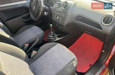 Хэтчбек Ford Fiesta 2006 в 