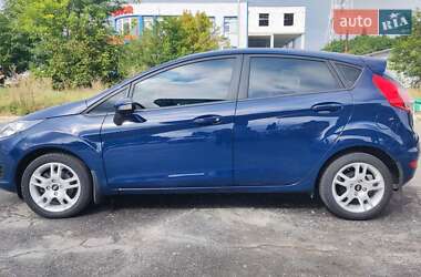 Хэтчбек Ford Fiesta 2016 в 