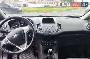 Хэтчбек Ford Fiesta 2016 в 