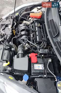 Хэтчбек Ford Fiesta 2016 в 