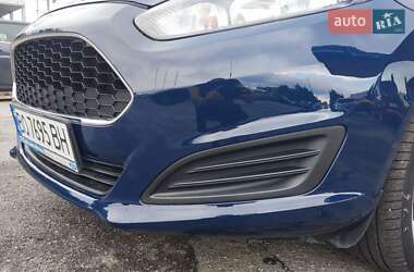 Хэтчбек Ford Fiesta 2016 в 