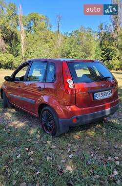Хэтчбек Ford Fiesta 2006 в 