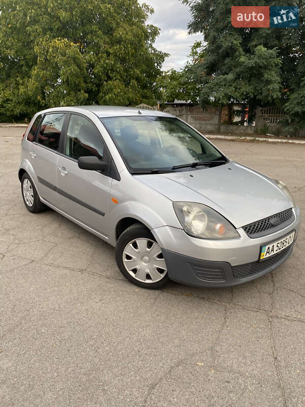 Хэтчбек Ford Fiesta 2008 в Хороле