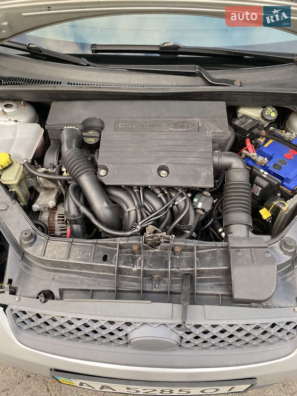 Хэтчбек Ford Fiesta 2008 в Хороле