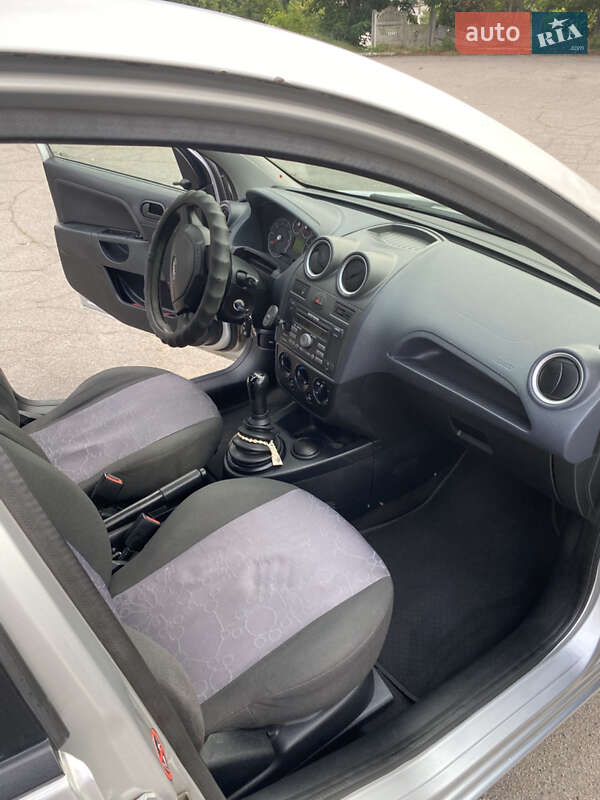 Хэтчбек Ford Fiesta 2008 в Хороле