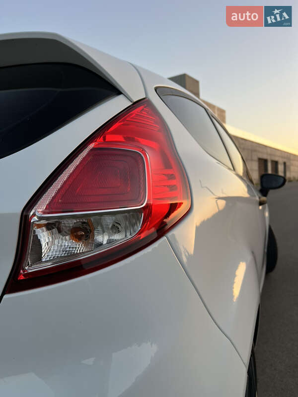 Хэтчбек Ford Fiesta 2014 в Киеве фото 29 Хэтчбек Ford Fiesta 2014 в Киеве