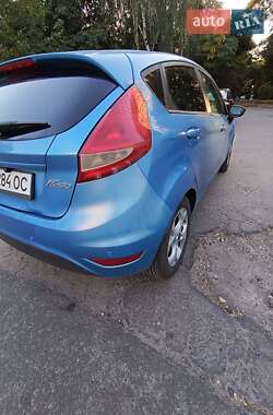 Хэтчбек Ford Fiesta 2012 в 