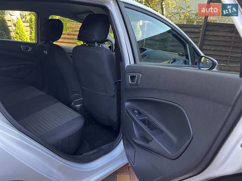 Хэтчбек Ford Fiesta 2013 в Калуше