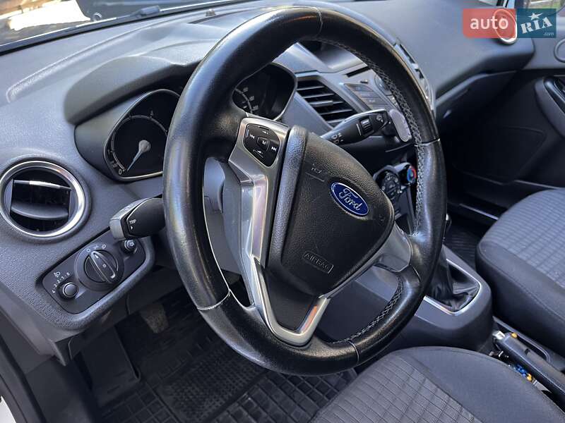 Хэтчбек Ford Fiesta 2013 в Калуше